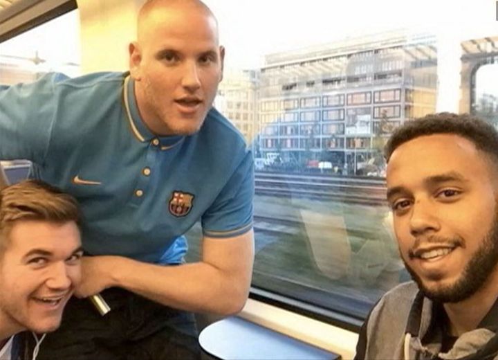 Alek Skarlatos&nbsp;(&agrave; gauche),&nbsp;Spencer Stone (au centre) et Anthony Sadler, trois Am&eacute;ricains pr&eacute;sents &agrave; bord du Thalys attaqu&eacute; vendredi 21 ao&ucirc;t 2015, apparaissent sur une photo diffus&eacute;e samedi 22 ao&ucirc;t sur France 2. (FRANCE 2)