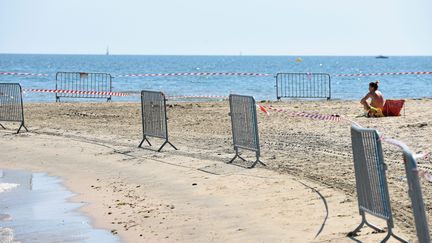 &nbsp; (Une plage de Palavas-les-Flots évacuée en raison d'une pollution le 4 juin 2015 © Maxppp)