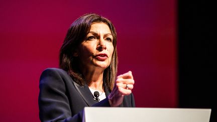 La candidate socialiste, Anne Hidalgo, lors d'un meeting à Perpignan, le 12 décembre 2021. (JC MILHET / HANS LUCAS / AFP)