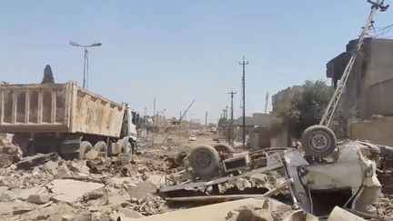 Des rues de Mossoul-Ouest dévastées par les combats pour chasser les jihadistes de l'Etat islamique de la deuxième ville d'Irak. (RADIO FRANCE / OMAR OUAHMANE)