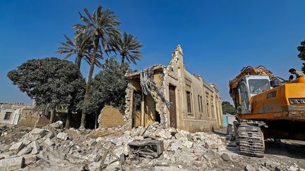 Un cimetière en cours de démolition dans la nécropole historique de la Cité des morts, au Caire, le 22 juillet 2020.&nbsp;&nbsp; (KHALED DESOUKI / AFP)