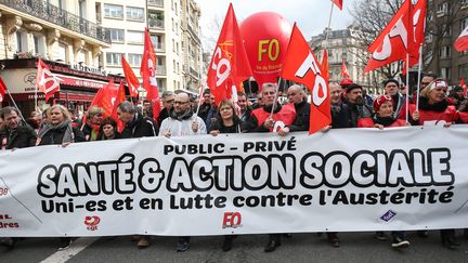 Lors d'une manifestation des agents de la fonction publique territoriale, le 7 mars 2017, à Paris. (LEON TANGUY / MAXPPP)