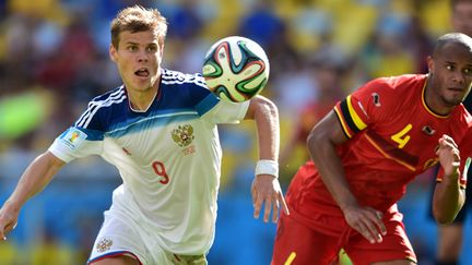 L'attaquant russe Kokorin face au capitaine belge Vincent Kompany (GABRIEL BOUYS / AFP)