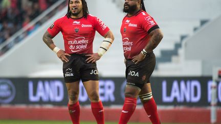 Ma'a Nonu aux côtés de Mathieu Bastareaud. (BERTRAND LANGLOIS / AFP)