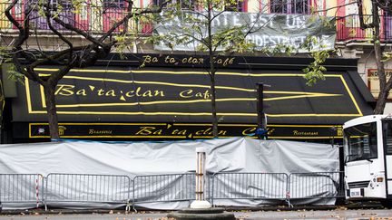 La façade du Bataclan, à Paris, le 17 novembre 2015. (GEOFFROY VAN DER HASSELT / ANADOLU AGENCY / AFP)