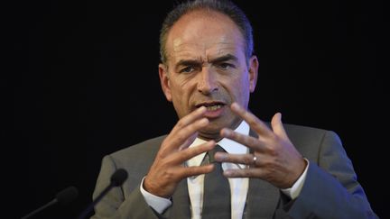 Jean-Fran&ccedil;ois Cop&eacute; lors de son meeting &agrave;&nbsp;Aulnay-sous-Bois (Seine-Saint-Denis), le 27 mai 2014.&nbsp; (ERIC FEFERBERG / AFP)