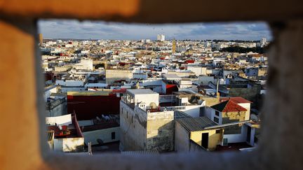 La ville de Rabat, au Maroc, depuis le toit d'une maison. (DAMIR SAGOLJ / X90027)