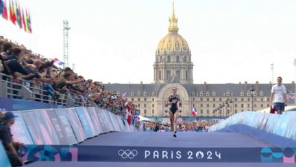 Cassandre Beaugrand est devenue la première championne olympique de l'histoire du triathlon français en 1h54'55". Les Bleus remportent leur 6e médaille d'or dans ces Jeux.