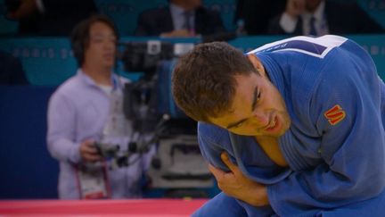 Un athlète blessé en célébrant sa médaille, Antoine Griezmann fidèle supporter des Bleus, polémique à la cantine du village olympique... France Télévisions garde Un oeil sur les jeux ce mardi 30 juillet. (France 2)