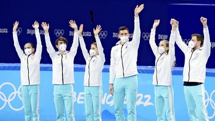 L'équipe russe de patinage artistique sur le podium des Jeux olympiques de Pékin, en 2022. (SHUHEI YOKOYAMA / AFP)