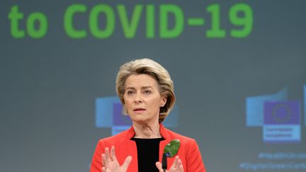 La présidente de la Commission européenne, Ursula von der Leyen, s'exprime à Bruxelles (Belgique), le 16 mars 2021. (THIERRY MONASSE / HANS LUCAS / AFP)