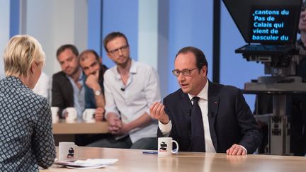 &nbsp; (François Hollande dans Le Supplément,  une émission d'actualité sur Canal Plus © MaxPPP)