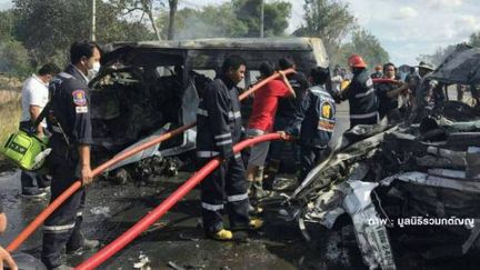 25 personnes ont trouvé la mort dans une collision entre un mini-bus et un camion-citerne le 2 janvier 2017 près de Bangkok. (DR)