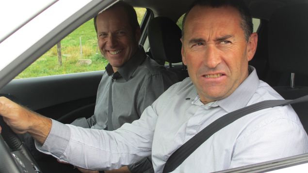 &nbsp; (Christian Prudhomme et Thierry Gouvenou en pleine reconnaissance en voiture © FR)