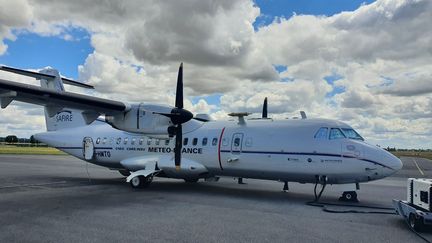 Cet avion de Météo France et du CNRS doit permettre de mieux comprendre comment se comporte les polluants aériens issus de Paris. (BORIS HALLIER / FRANCEINFO / RADIO FRANCE)