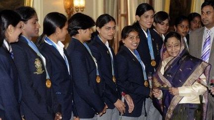 Une équipe féminine de Kabbadi, à New-Delhi, le 4 décembre 2010. (AFP/Rareendran)