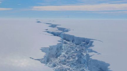 La faille Larsen C, dans la glace, en Antarctique, le 14 juillet 2017. (BRITISH ANTARCTIC SURVEY / AFP)