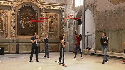 Reconversion de la Chapelle Sainte Marie d'Annonay en studio de danse contemporaine dirigée par Amou et Nawal Lagraa
 (France 3 / Culturebox )