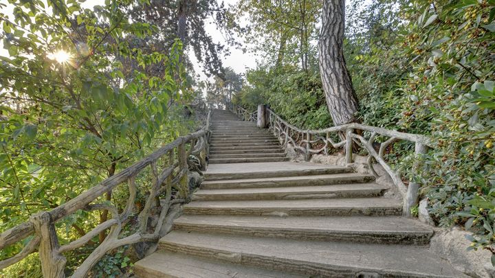 Le parc Montsouris, à Paris, un terrain de balade et de jeux pour les enfants. (ARNAUD CHICUREL ARNAUD / HEMIS / AFP)