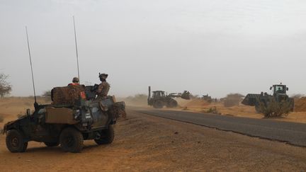 Une patrouille de l'opération Barkhane, dans le centre du Mali, en mars 2019. (DAPHNE BENOIT / AFP)