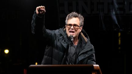 L'acteur Mark Ruffalo à New-York (Etats-Unis), le 19 janvier 2017. (D DIPASUPIL / GETTY IMAGES NORTH AMERICA)