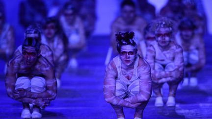 Kim&nbsp;Gavin&nbsp;a imagin&eacute; d'intrigantes chor&eacute;graphies pour la c&eacute;r&eacute;monie. (OLIVIER MORIN / AFP)