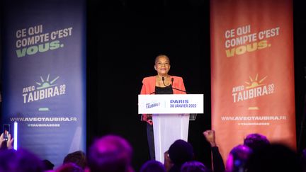 Christiane Taubira s'exprime depuis&nbsp;la salle du Point-Ephémère, à Paris, après sa victoire à la Primaire populaire, le 30 janvier 2022. (THOMAS COEX / AFP)