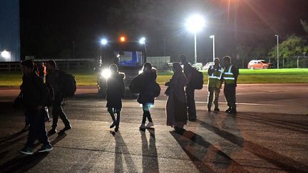 Afghanistan : la mobilisation s'organise en Europe pour les réfugiés, Emmanuel Macron ne s'engage pas sur un quota d'accueil