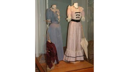 Robes présentées au musée
 (Musée de la Chemiserie)