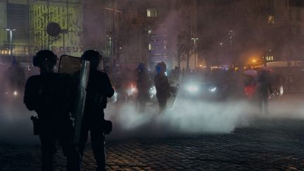 Des policiers à Paris, le 18 mars 2023. (PAULINE TOURNIER / HANS LUCAS / AFP)