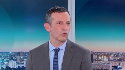 Benjamin Besse, directeur de la recherche clinique de Gustave Roussy et invité du 19/20 info, revient sur l’évolution de la maladie du cancer en France. Il explique les raisons de ces changements. (franceinfo)