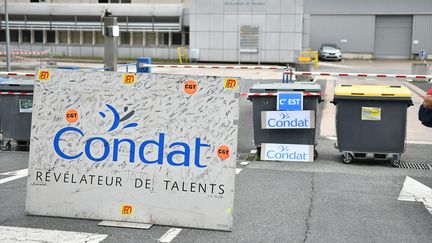 Mobilisation devant l'usine des papeteries de Condat en Dordogne, le 28 septembre 2023. (THIBAULT DELMARLE / RADIOFRANCE)