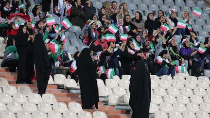 Iran : pour la première fois depuis 1979, des femmes en tribune lors d'un match de football