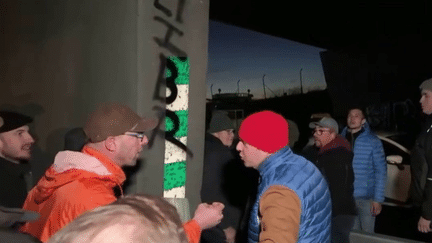 Colère des agriculteurs : sur les points de blocage, les annonces de Gabriel Attal divisent (France 2)