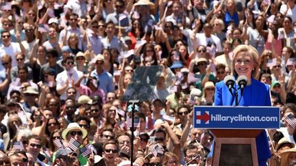 13 juin 2015. L'ancienne secrétaire d'Etat Hillary Clinton a lancé sa campagne pour l'investiture démocrate à la présidentielle de 2016 sur l'île Roosevelt, à New York. 
 (TIMOTHY A. CLARY / AFP)