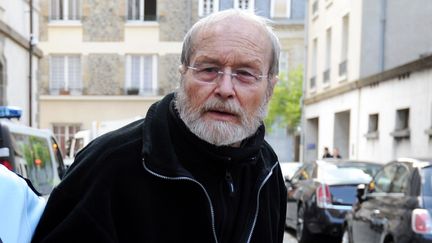 Maurice Agnelet à son arrivée au tribunal de Rennes (Ille-et-Vilaine), le jour du verdict à son procès pour l'assassinat de l'héritière Agnès Le Roux, le 11 avril 2014. (JEAN-SEBASTIEN EVRARD / AFP)