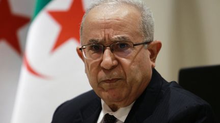 Le ministre algérien des Affaires étrangères, Ramtane Lamamra, le 24 août 2021 lors d'une conférence de presse à Alger (Algérie). (AFP)