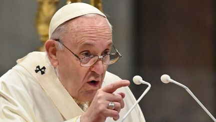 Le pape François à la basilique Saint-Pierre, au Vatican, le 25 avril 2021. (ALBERTO PIZZOLI / AFP)