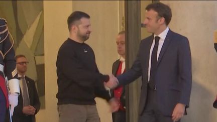 Dans le cadre d'une tournée européenne, Zelensky s'est rendu à Paris et a rencontré Emmanuel Macron.