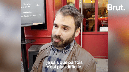 Quentin se déplace en fauteuil roulant au quotidien. Mais lorsqu’il doit prendre les transports en commun à Paris, la situation se complique. Entre les ascenseurs en panne et la durée des trajets… Brut a fait un trajet aller-retour avec lui.