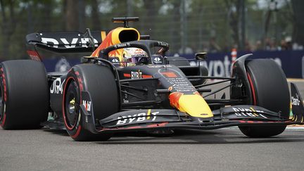 Le Néerlandais Max Verstappen au volant de la Red Bull, le 23 avril 2022 sur la course sprint du GP d'Emilie-Romagne. (MAXPPP)