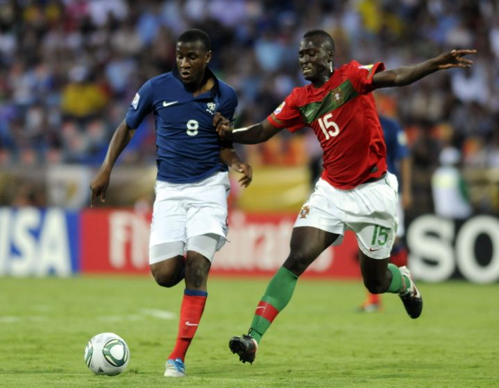 Le Portugais Danilo Pereira face au joueur de l'équipe de France U-20 Gueida Fofana lors du Mondial 2011 (LUIS EDUARDO NORIEGA / EFE)