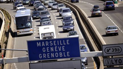 Ralentissements et embouteillages en vall&eacute;e du Rh&ocirc;ne, le 1er ao&ucirc;t 2009.&nbsp; (JEFF PACHOUD / AFP)