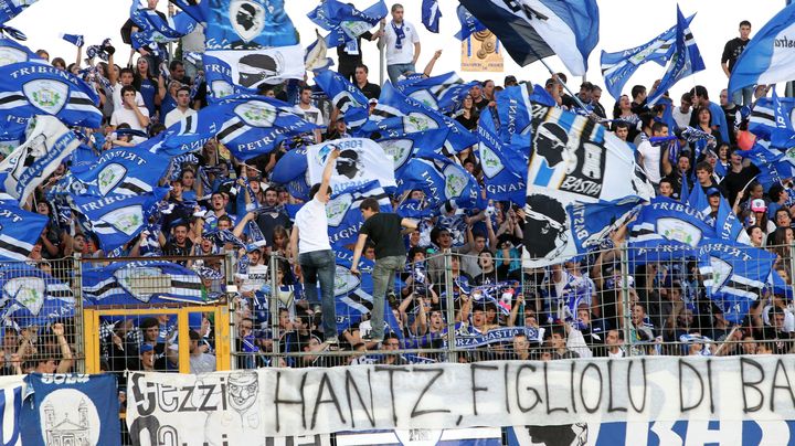 Les supporters de Bastia lors du match Bastia-Nantes, le 11 mai 2012, &agrave; Furiani. (PASCAL POCHARD-CASABIANCA / AFP)