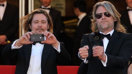 Il n&#039;y a pas que les paparazzis qui mitraillent. Brad Pitt et Andrew Dominik aussi !
 (AFP)