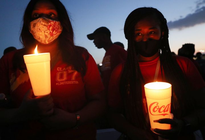 Veillée aux chandelles,&nbsp;en hommage à George Floyd, le 8 juin 2020, à Houston (Texas). (MARIO TAMA / GETTY IMAGES NORTH AMERICA)