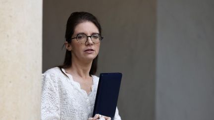 La ministre déléguée à l'Égalité femmes-hommes, Aurore Bergé, sortant du Conseil des ministres, le 15 janvier 2025. (LUDOVIC MARIN / AFP)