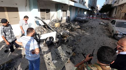 C'est l'attentat de dimanche 19 ao&ucirc;t &agrave; Tripoli qui a permis de remonter jusqu'&agrave; l'arsenal de ce groupe. (MAHMUD TURKIA / AFP)