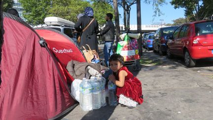 &nbsp; (Ces dernières semaines, le campement de la porte de Saint-Ouen à Paris ne cesse de s'agrandir © MaxPPP)