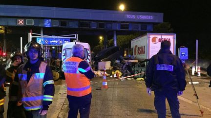 Nice : un camion s'encastre dans un péage